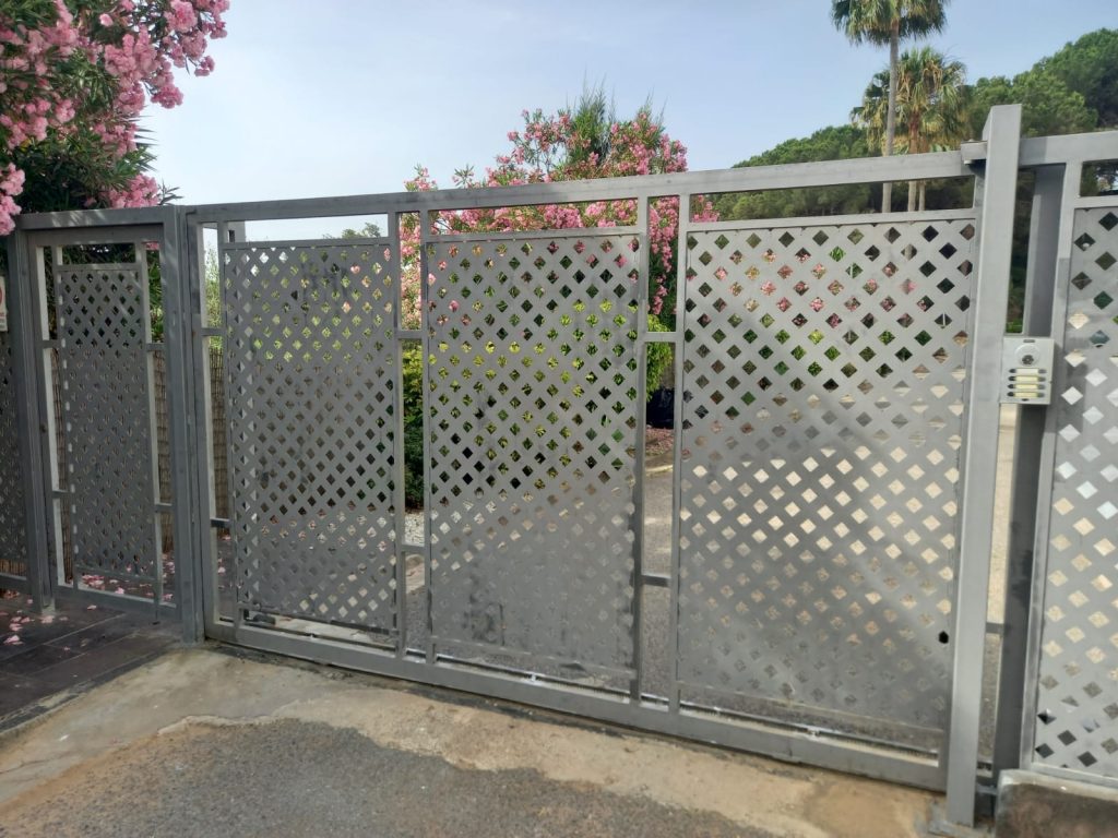 4b142cb97936657a2d901551b775788fe0ee6eee